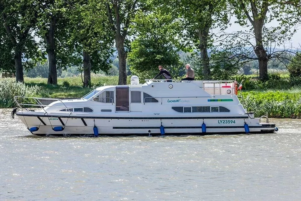 Rent a 12.95m 2 Cabin House Boat in Fürstenberg-Havel