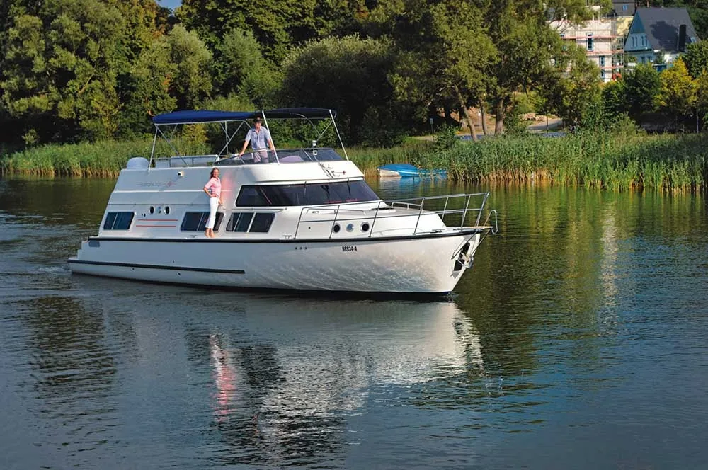 Rent a 14m House Boat in Fürstenberg-Havel