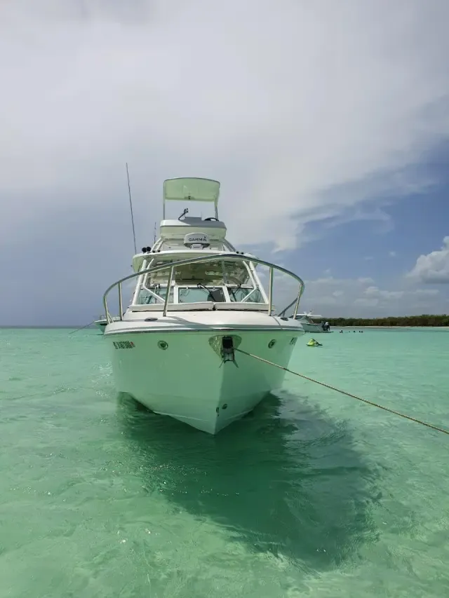 Rent a 10.67m Boat in La Romana