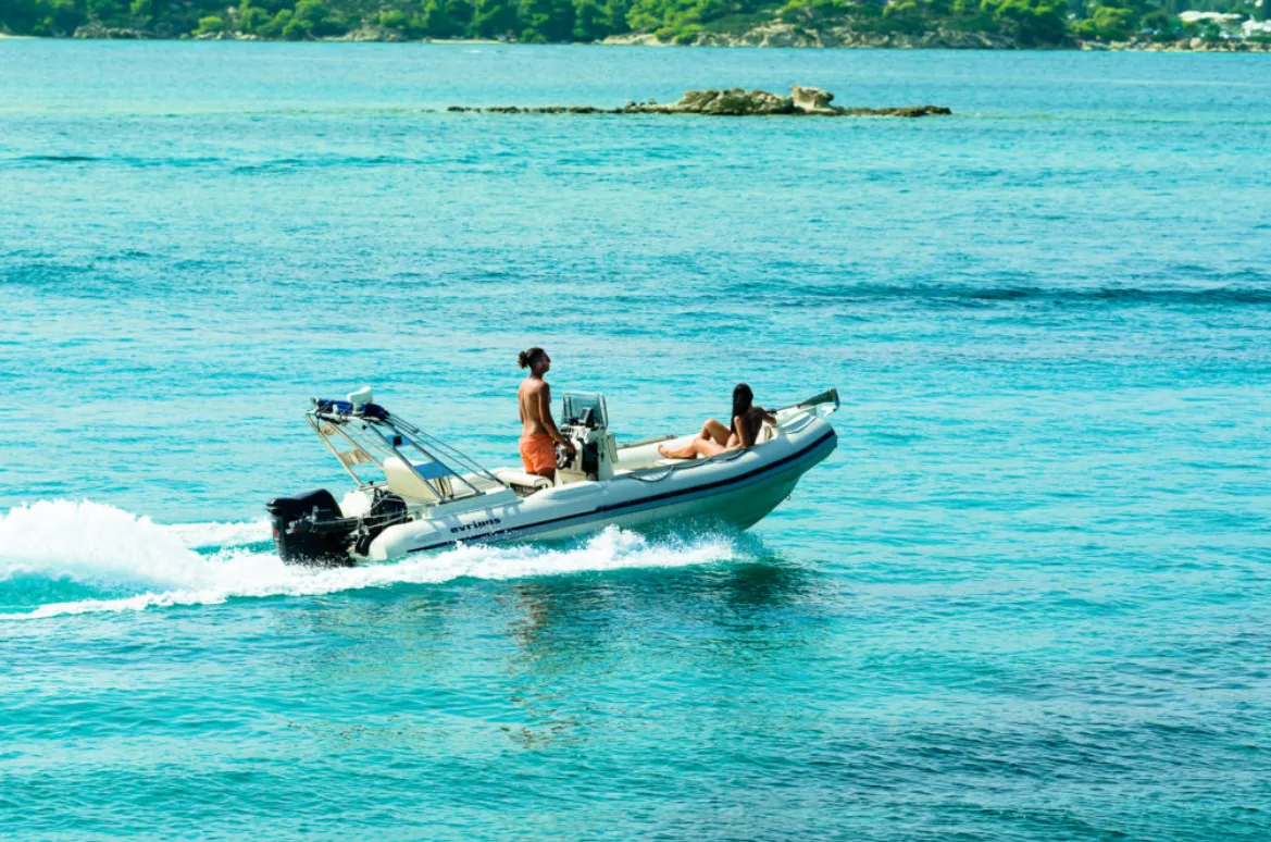 Rent a 5.45m Motor Boat in Nikiti