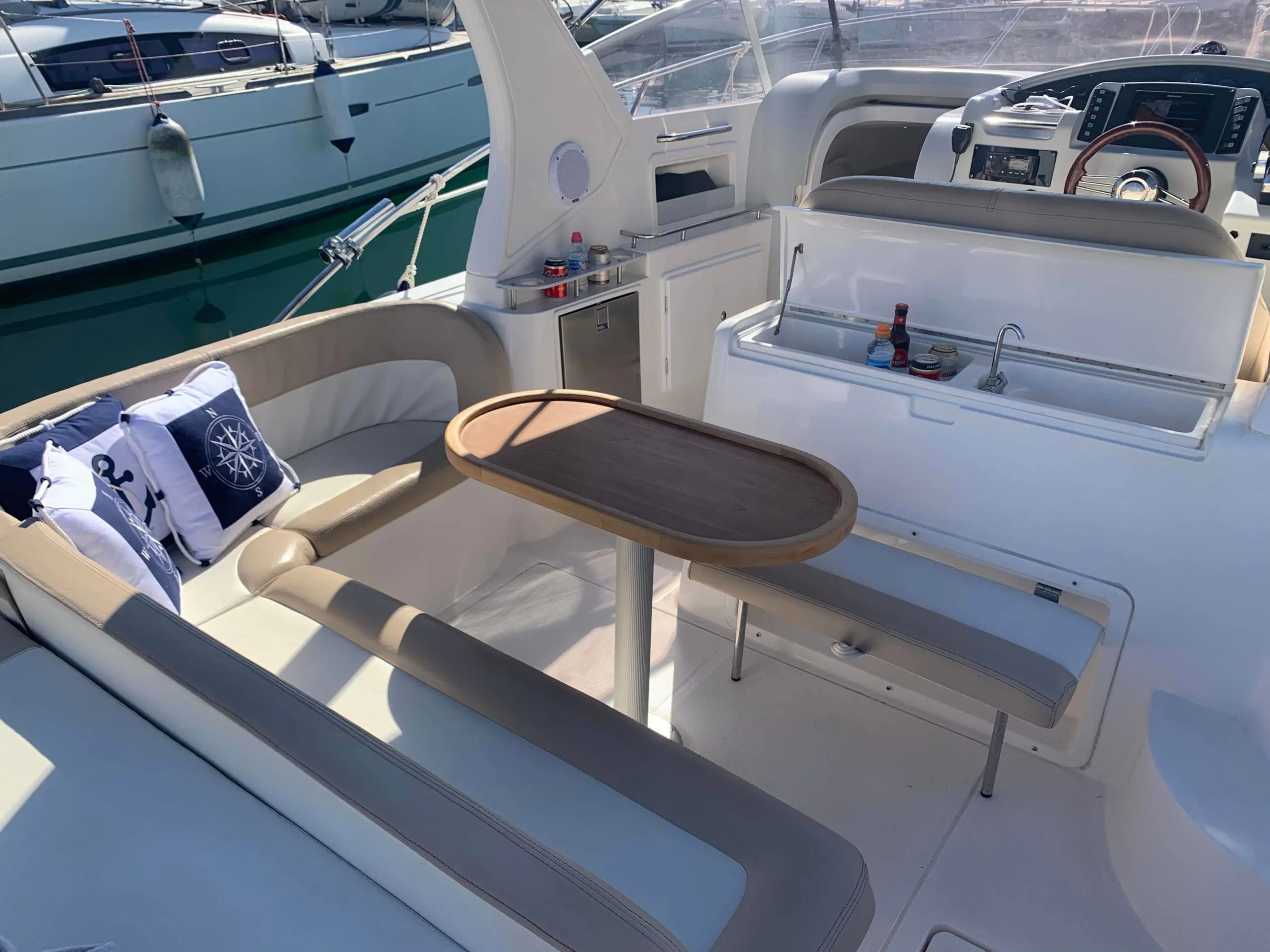 Estrella Charter Boat