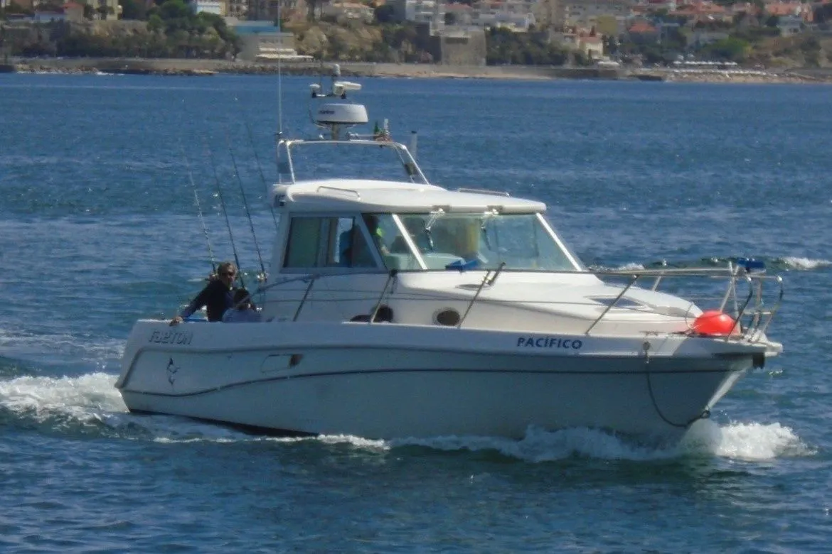 Rent a 9.3m Faeton Moraga 930 in Cascais