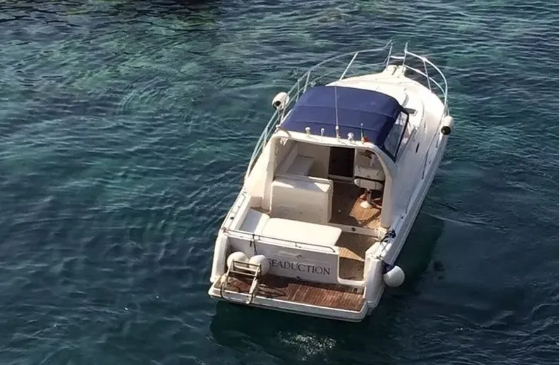 Rent a 11m Motor Yacht Faeton Moraga 980 in Amalfi