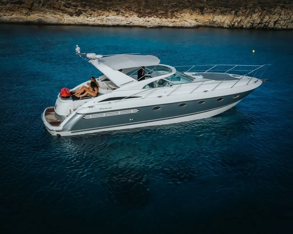 Rent a 13.88m Motor Yacht in Mykonos City