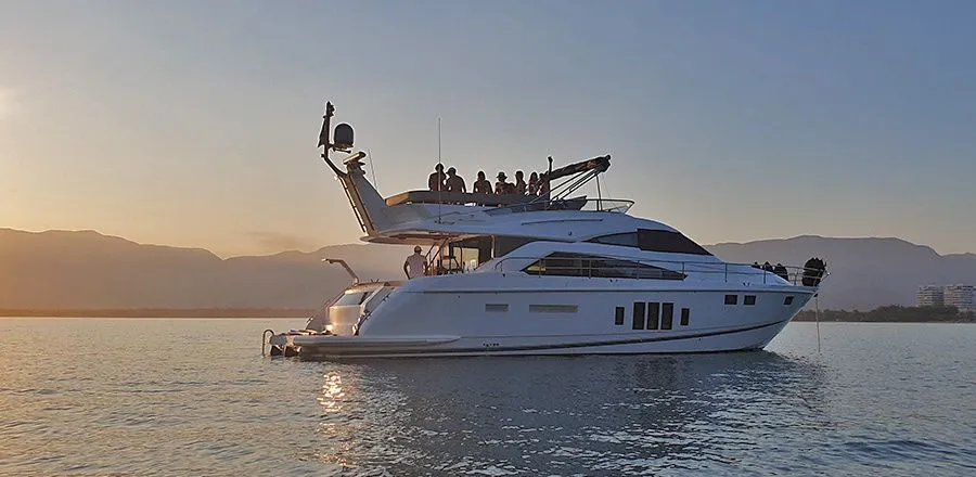 Rent a 18.87m Fairline 60 Motor Yacht in Guarujá