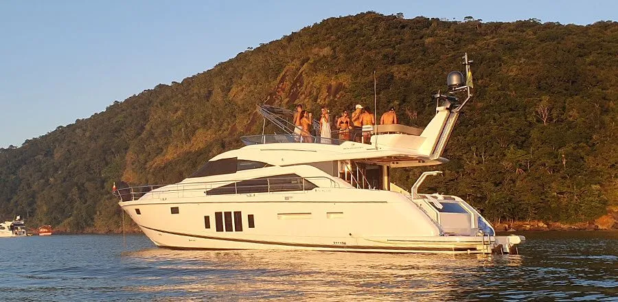 Rent a 18.87m Fairline 60 Motor Yacht in Guarujá