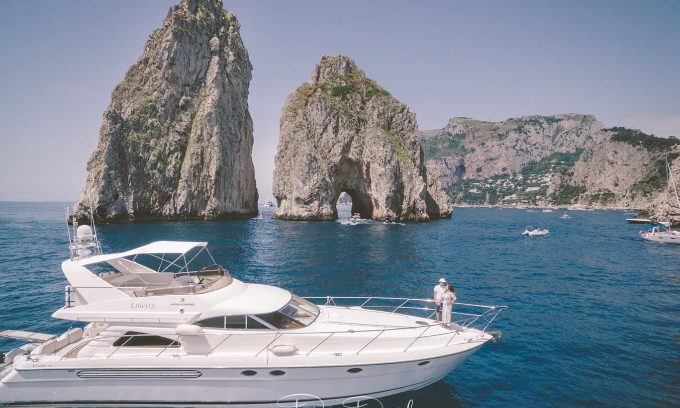 Charter a 18.45m Motor Yacht Fairline 60 in Salerno