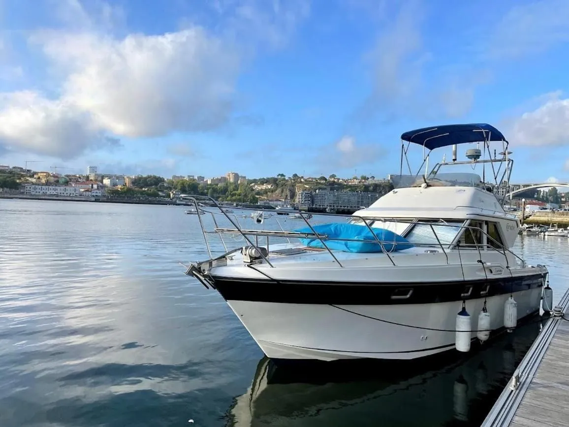 9.18m Porto Motor Yacht Hire