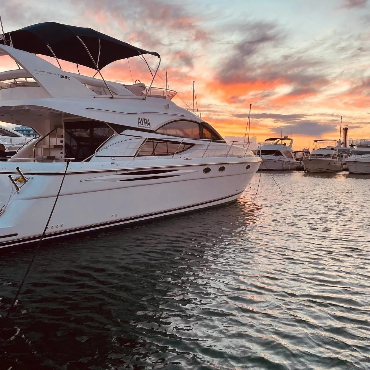 Charter a 16m Motor Yacht Fairline Phantom 50 in Sochi