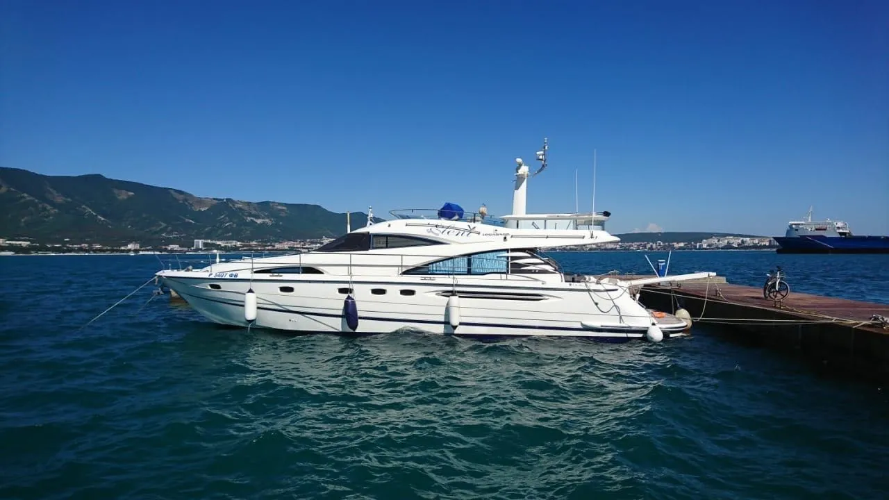 17.92m Gelendzhik Motor Yacht Fairline Squadron 58 Hire