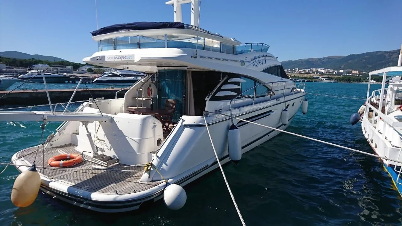 17.92m Gelendzhik Motor Yacht Fairline Squadron 58 Hire