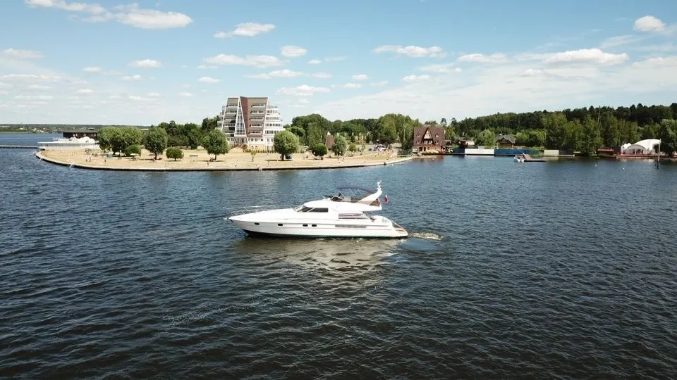 Komandor Charter Boat