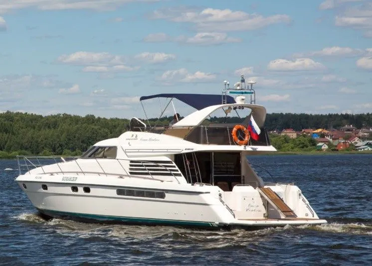 Komandor Charter Boat