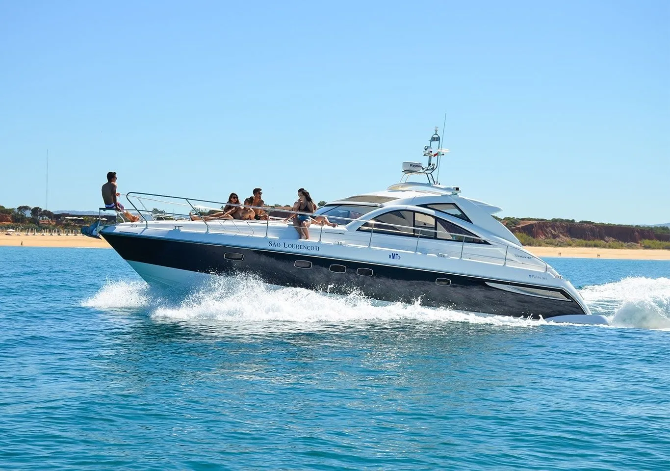 Charter a 14.4m Motor Yacht Fairline Targa 47 in Vilamoura