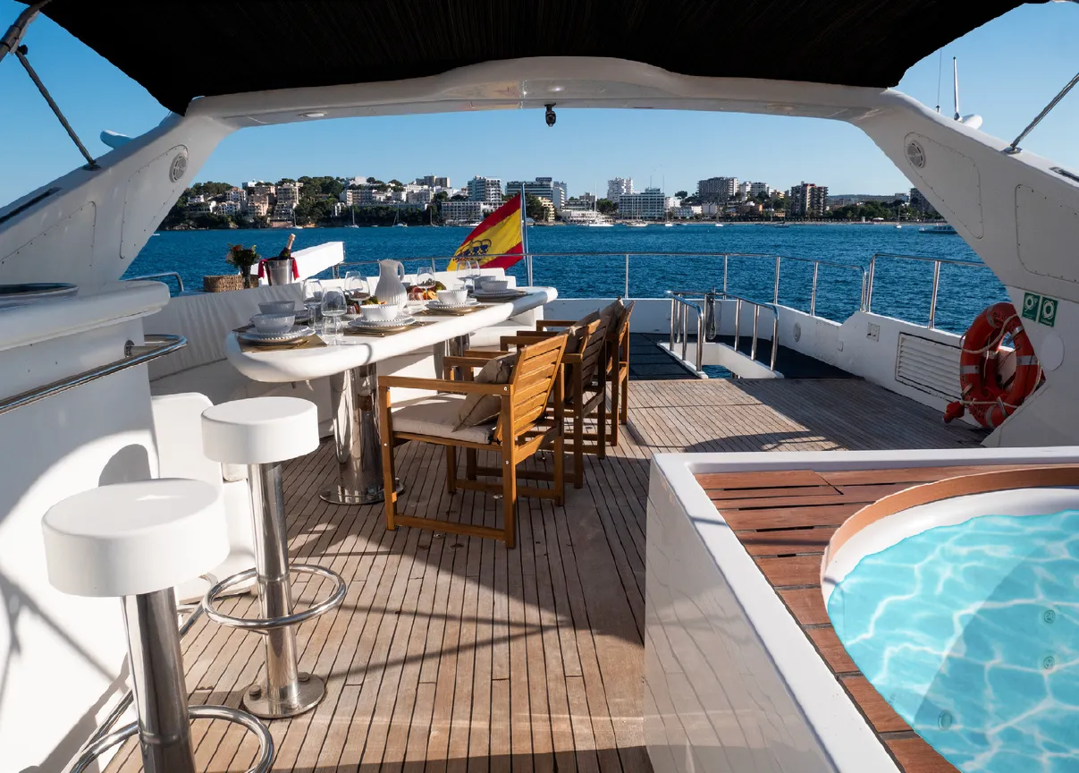 Charter a 31m Falcon 100 Motor Yacht in Playa de las Americas