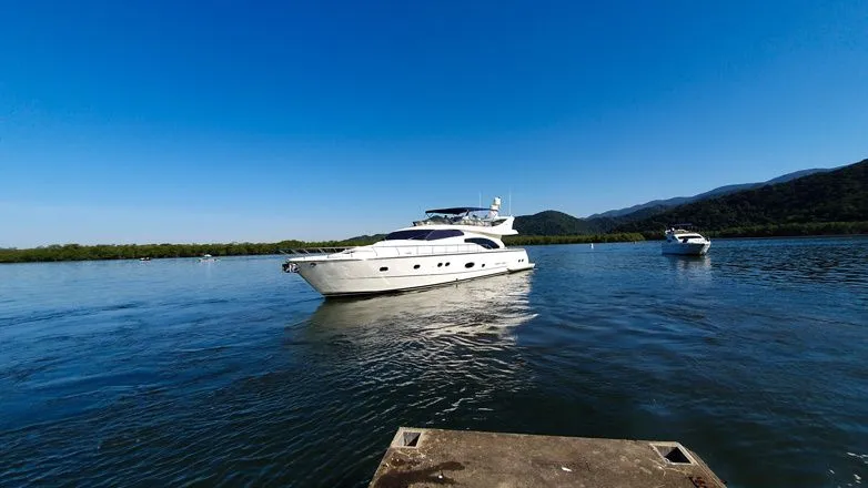 Rent a 22.6m Ferretti 44 Motor Yacht in Guarujá