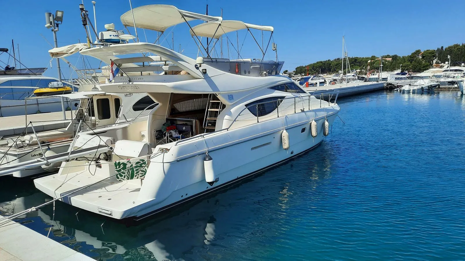 Rent a 14.4m Ferretti 460 Motor Yacht in Rovinj