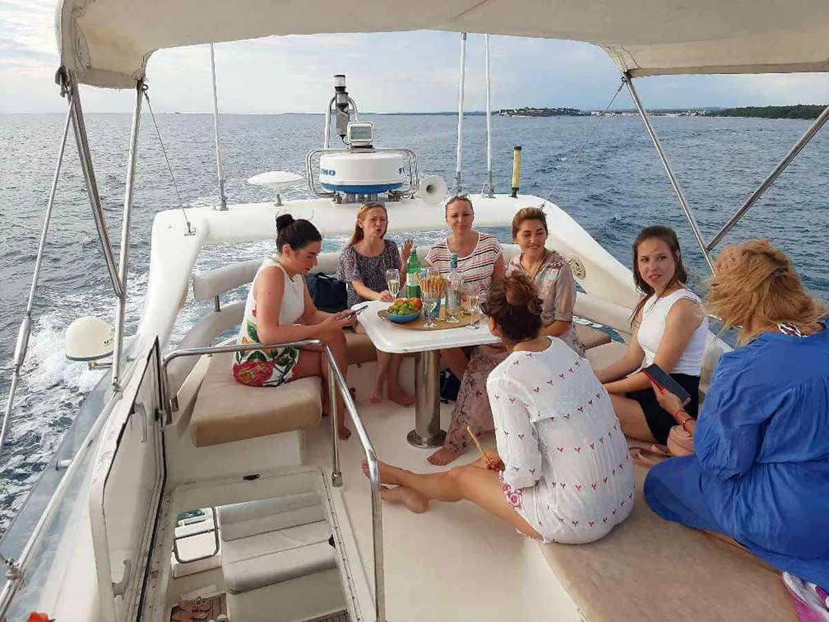 Dimanzi Charter Boat