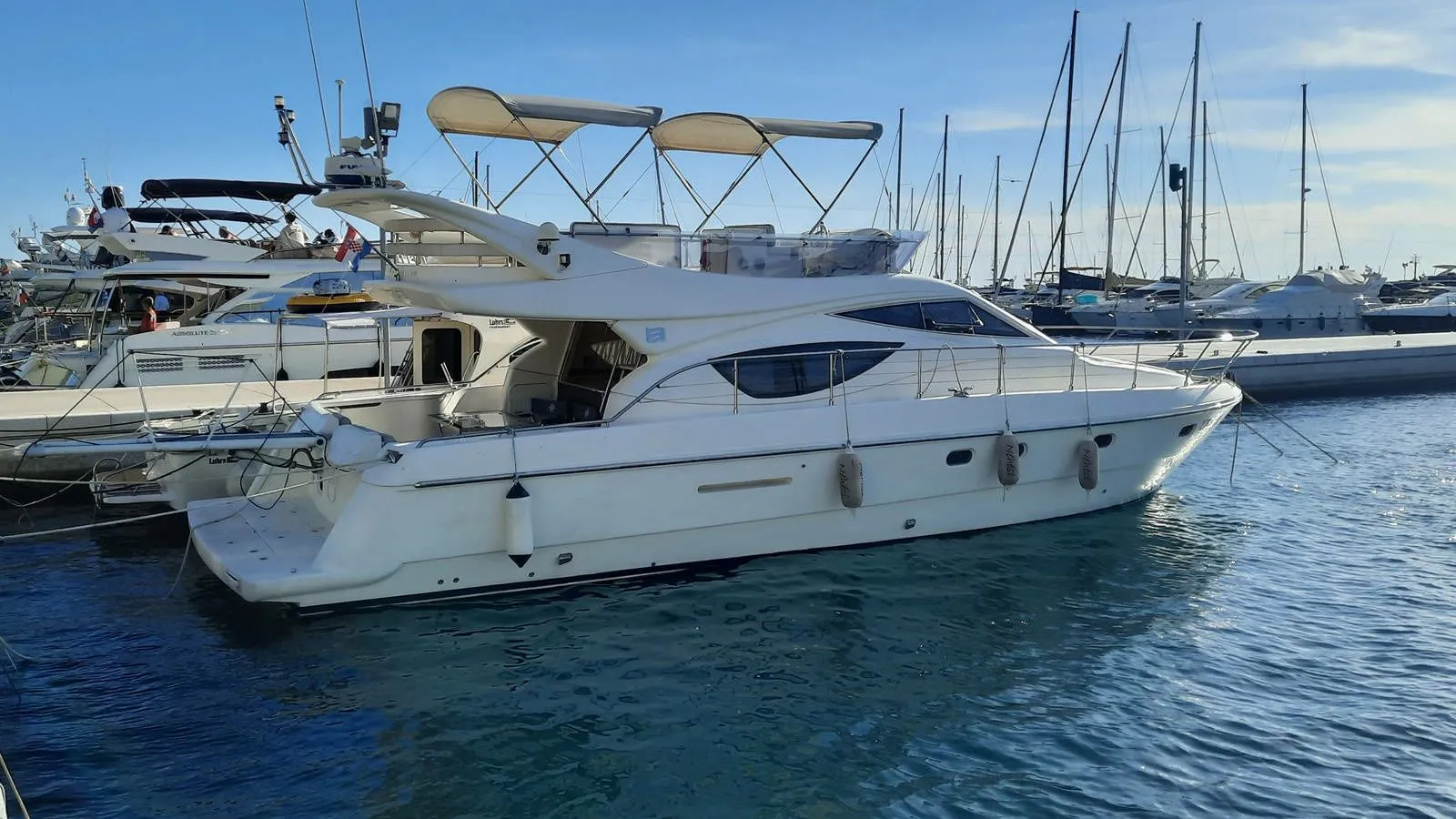 Rent a 14.4m Ferretti 460 Motor Yacht in Rovinj