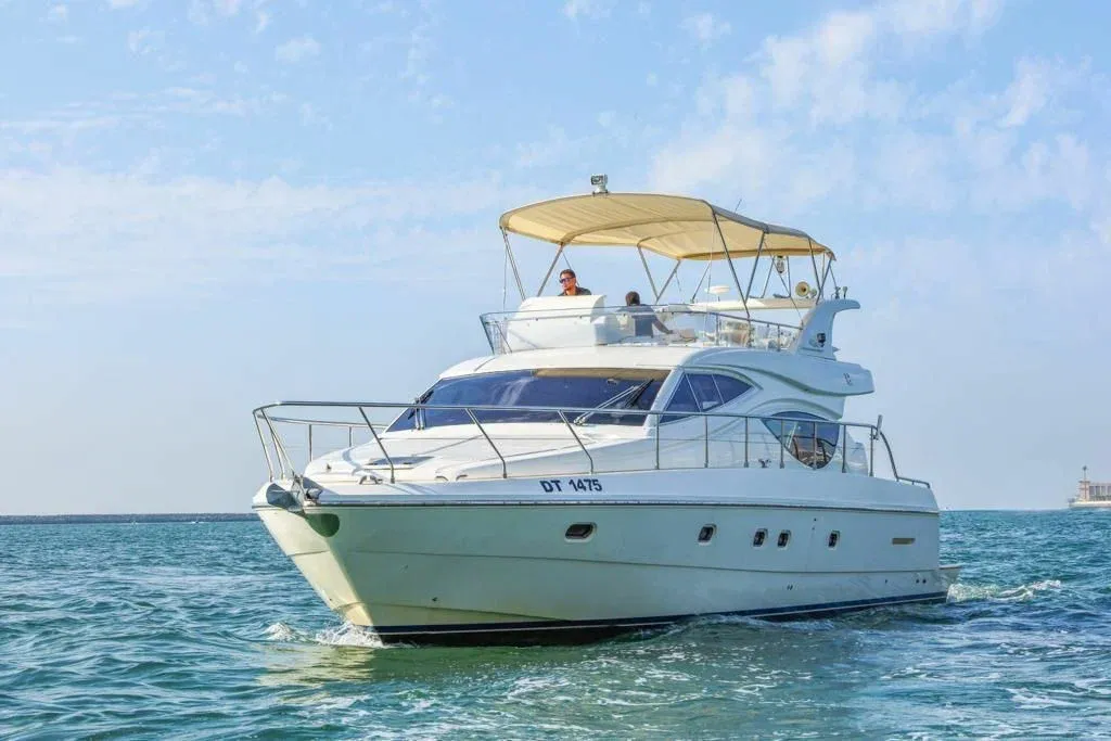 Rent a 16.76m Boat in Dubai
