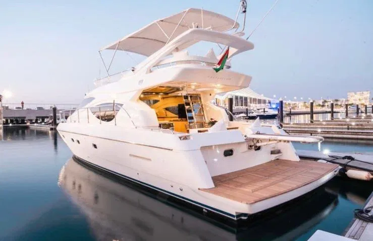 Rent a 16.76m Boat in Dubai