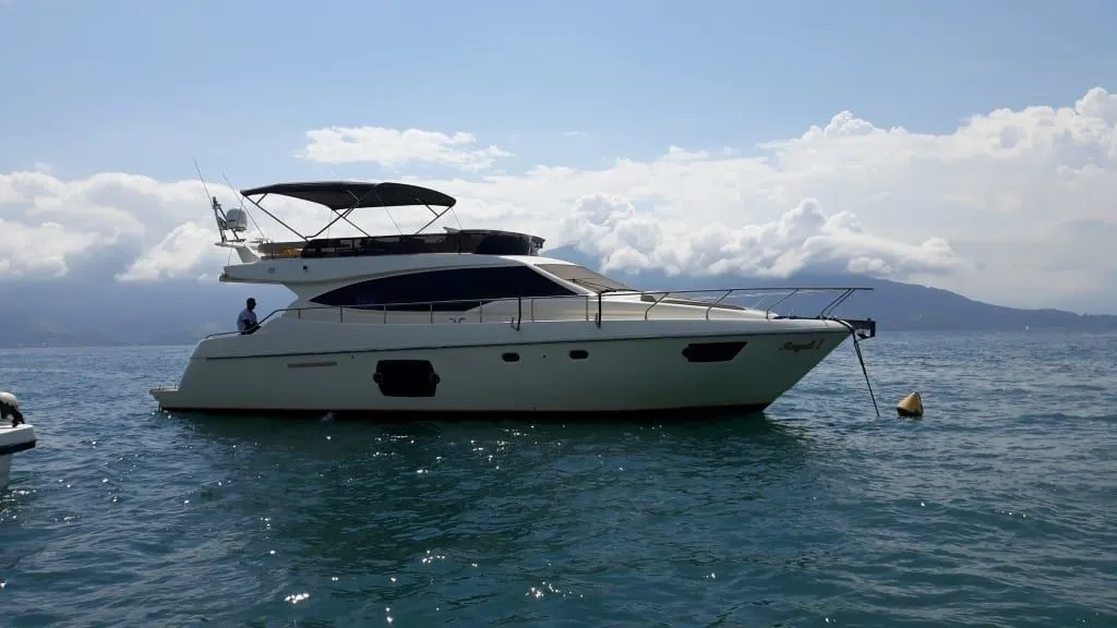 Rent a 15.99m Motor Yacht in Guarujá
