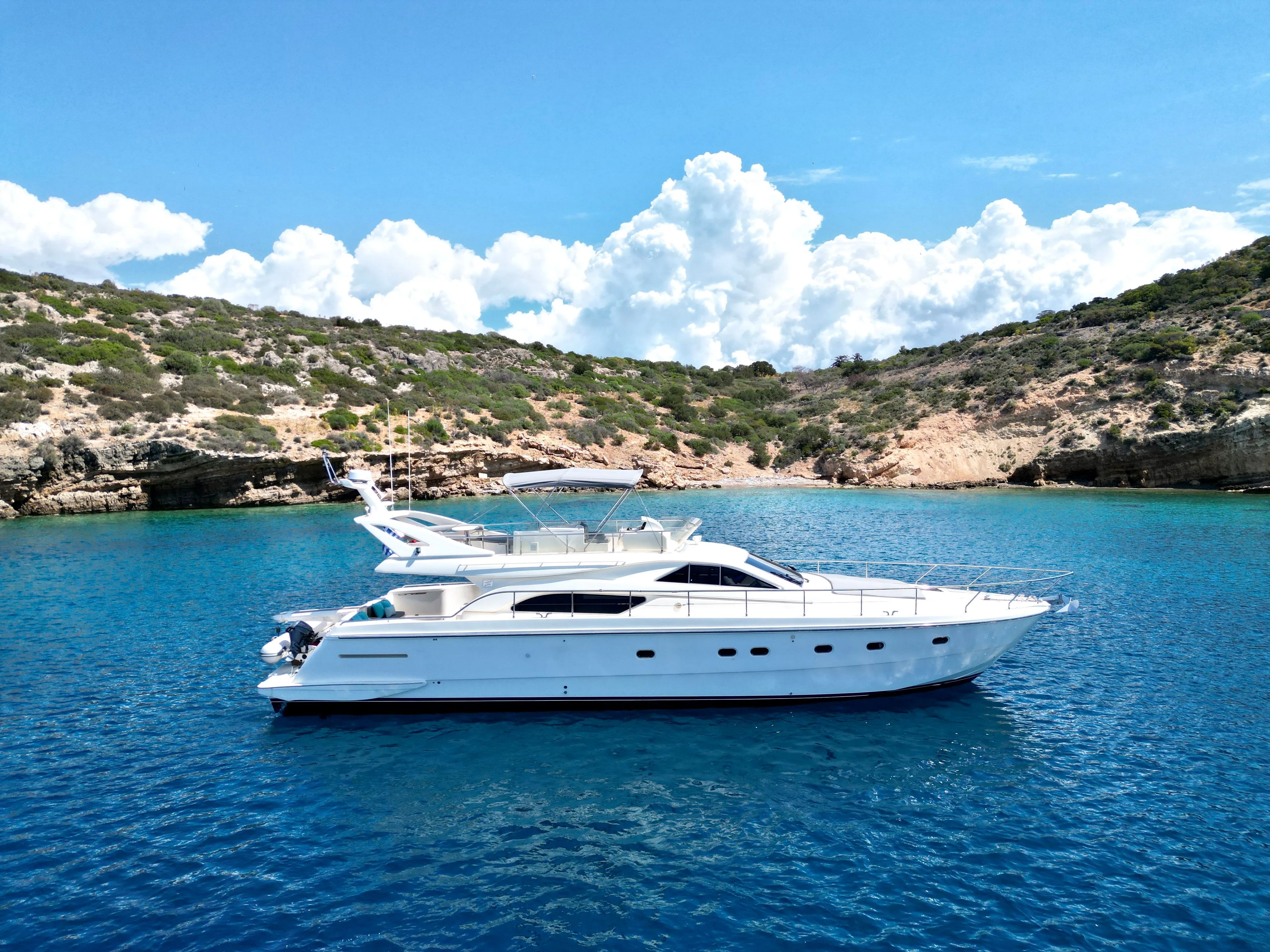 Charter a 17m Motor Yacht in Glyfáda