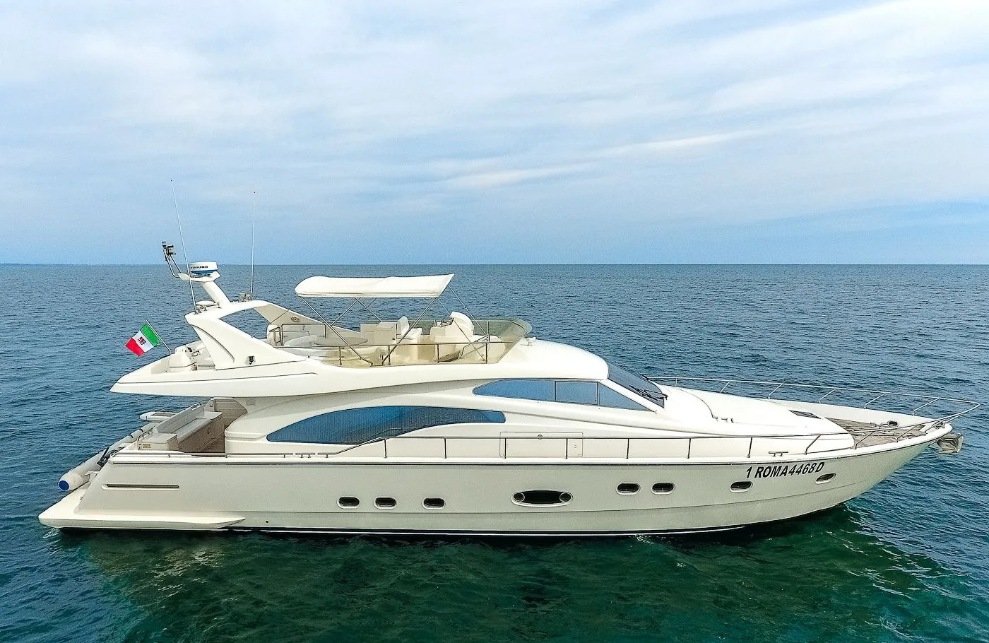 Charter a 21.2m Motor Yacht Ferretti 680 in Imperia