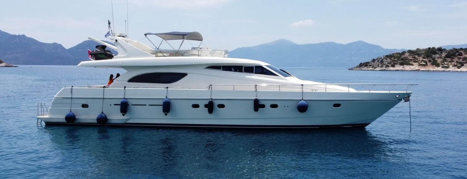 Charter a 22.6m Ferretti 72 in Glyfáda