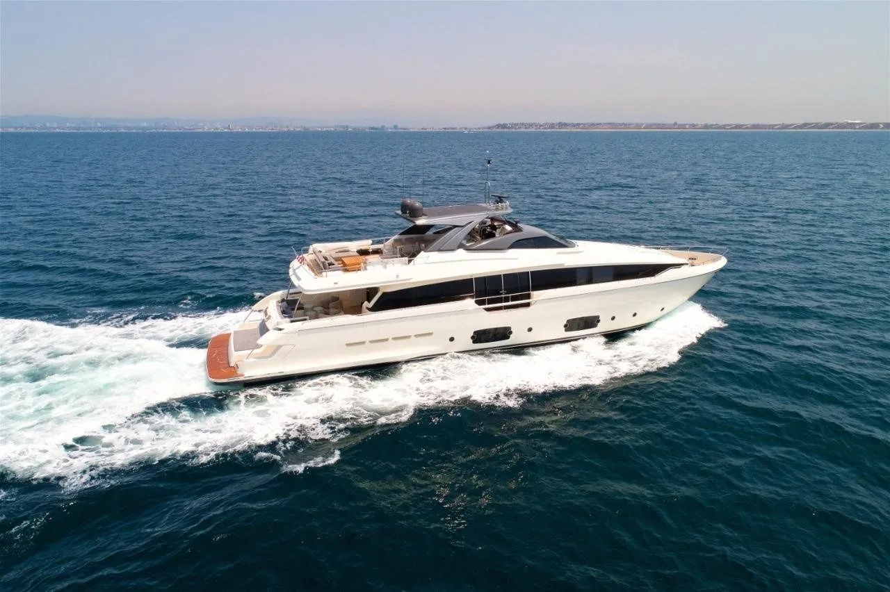 Lontano Charter Boat - 3