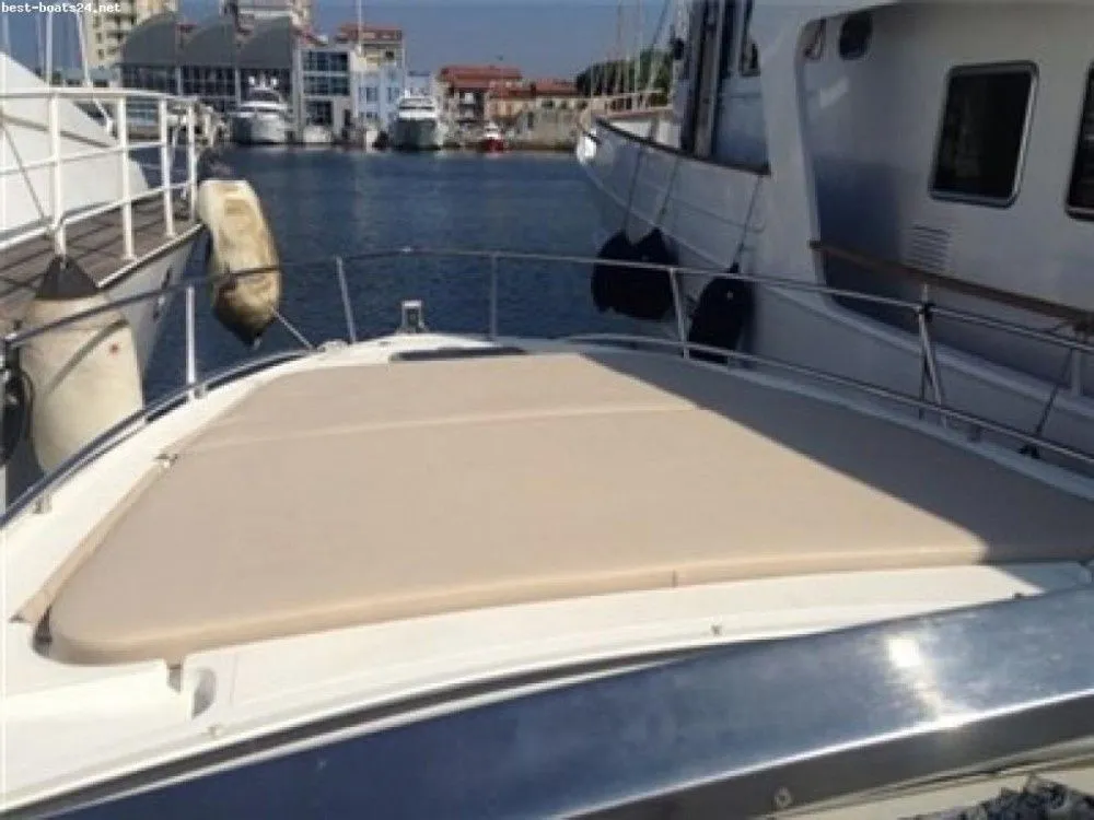 Rent a 10m Motor Yacht Fiart 32 in Amalfi