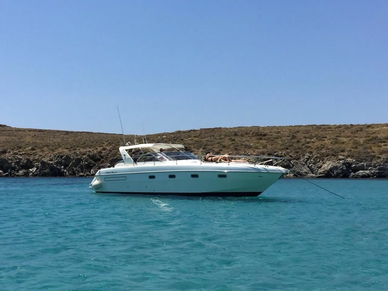 Charter a 12.68m Motor Yacht Fiart Genius in Sifnos