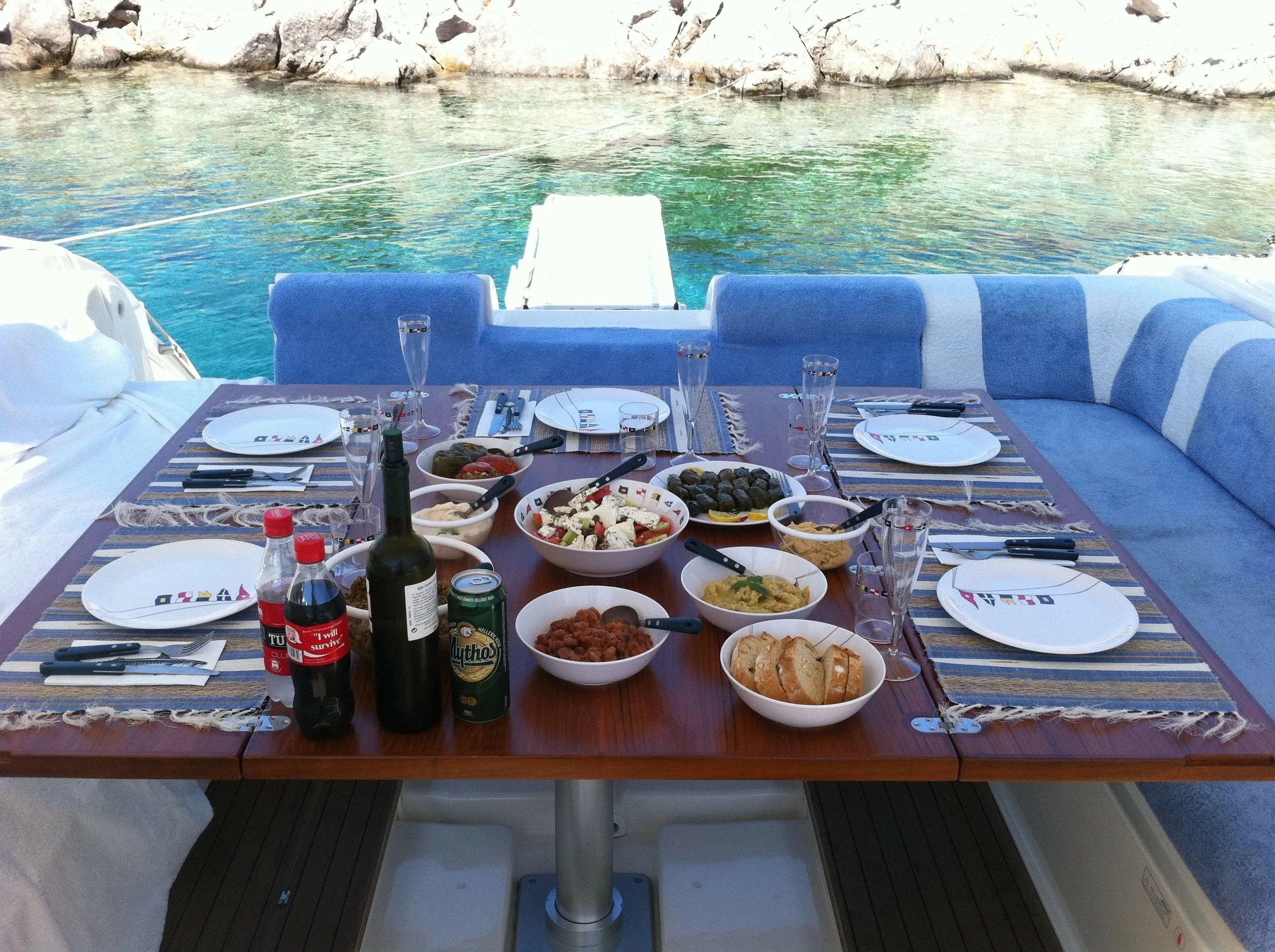 Charter a 12.68m Motor Yacht Fiart Genius in Sifnos