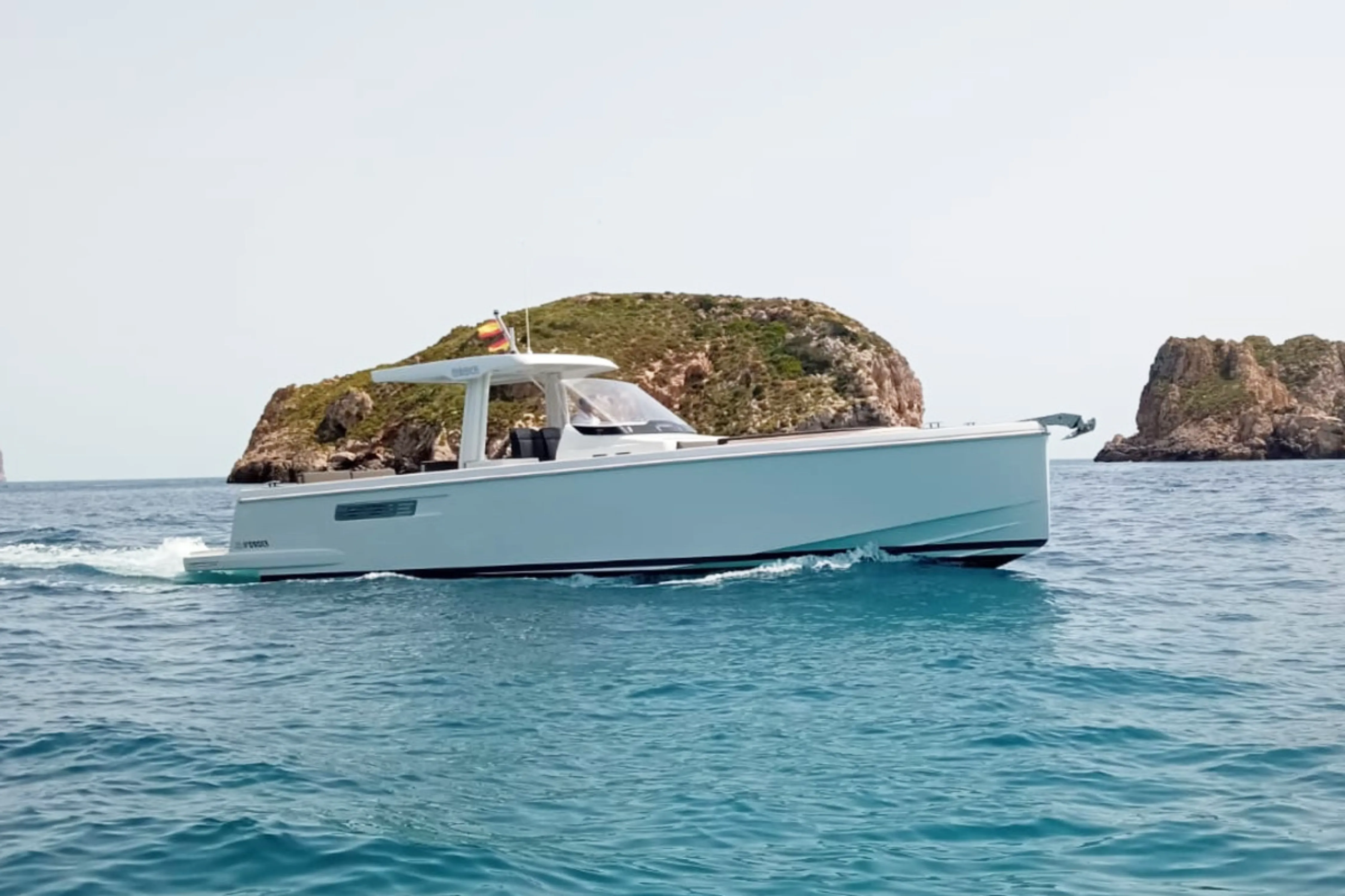 12.1m El Toro Fjord 38 Motor Yacht Hire