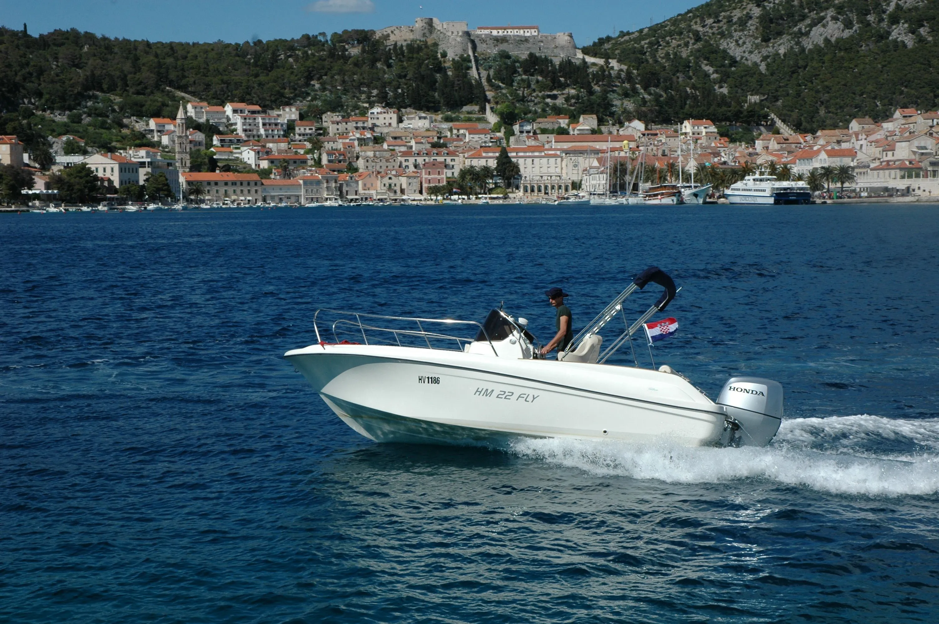 6m Hvar Fly 22 Hire