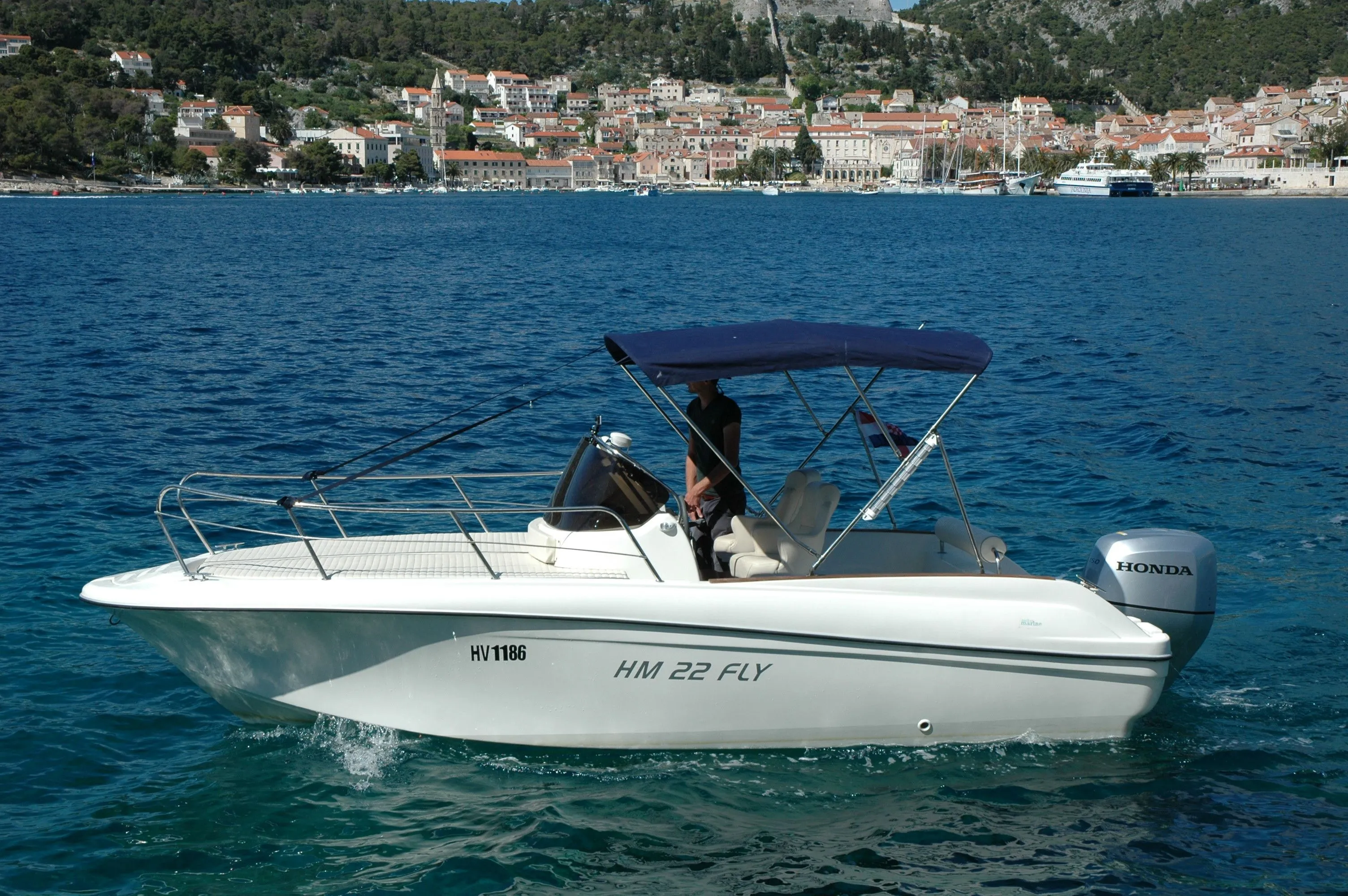 6m Hvar Fly 22 Hire