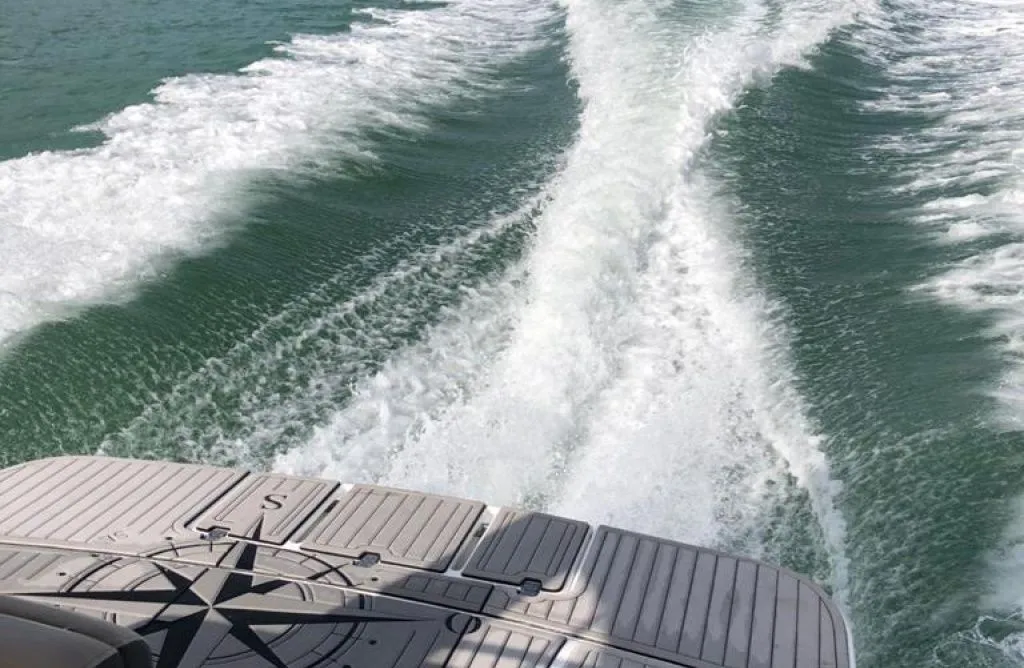Rent a 8.58m Focker 28 in Porto Belo