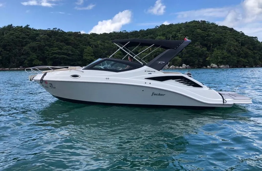 Rent a 8.58m Focker 28 in Porto Belo
