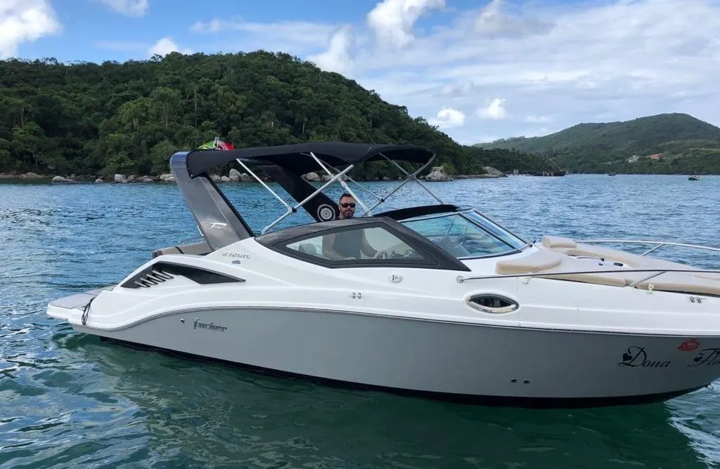 Rent a 8.58m Focker 28 in Porto Belo