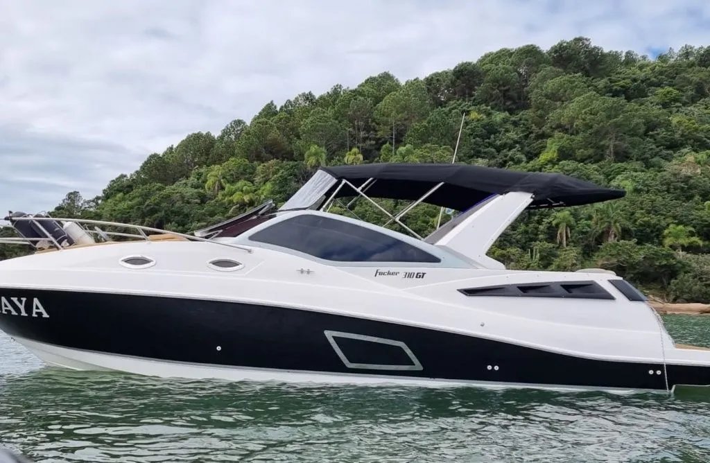 Rent a 9.64m Focker 310 Motor Yacht in Trapiche de Canasvieiras