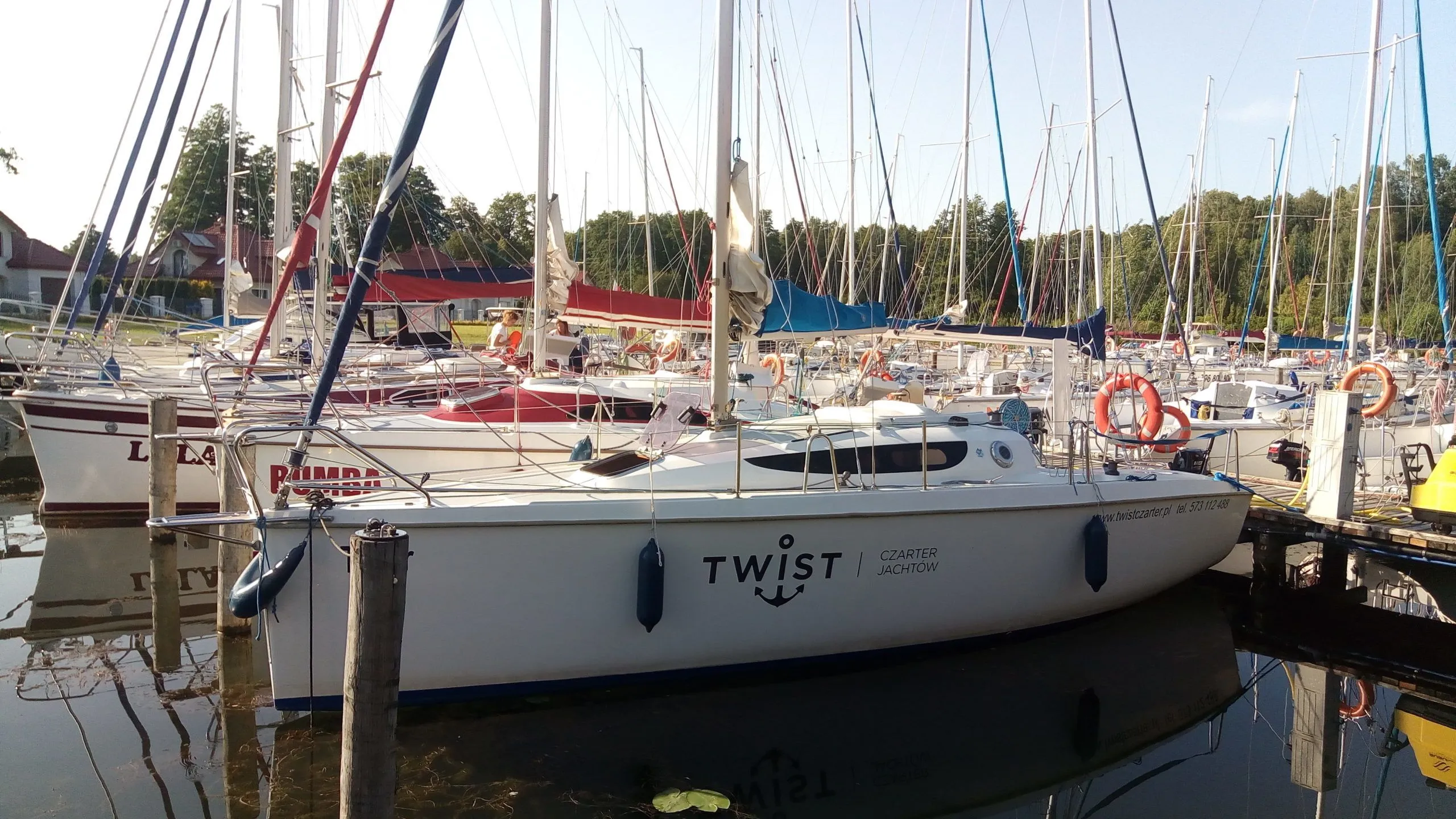 Rent a 8m Sailing Yacht Focus 800 in Rydzewo