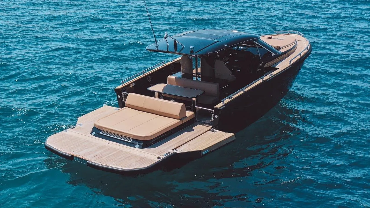 Alex Charterboot - 3