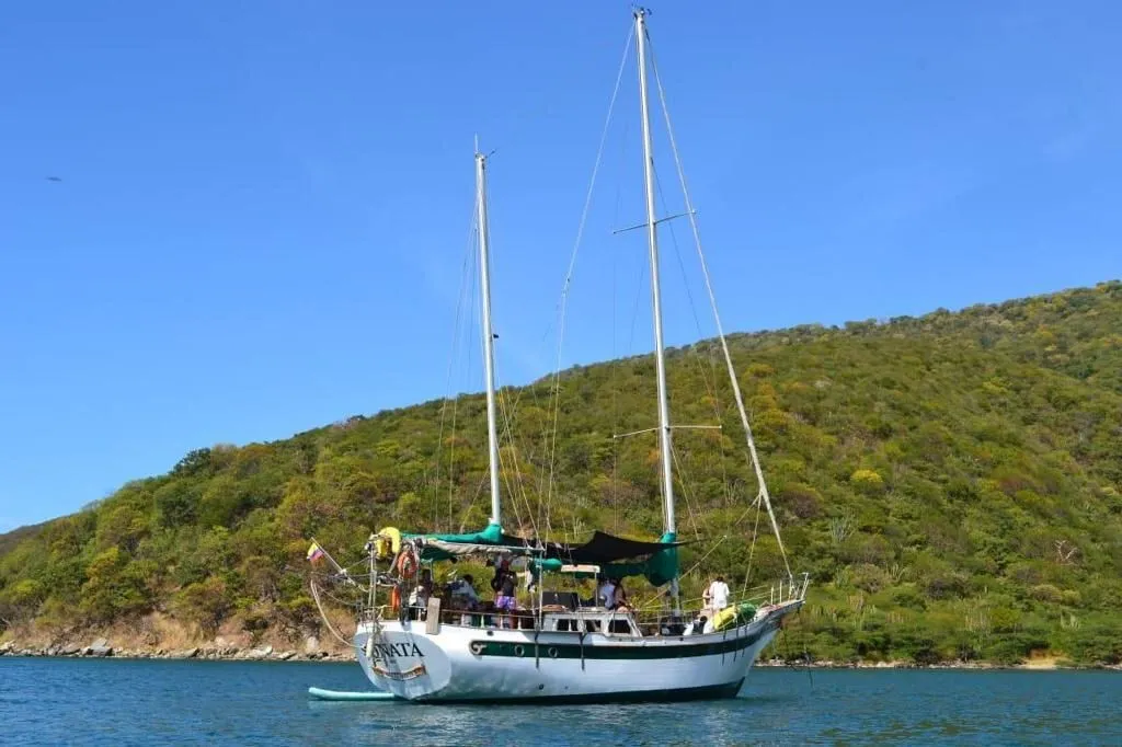 Explore Santa Marta on a 17.7m Rental Sailing Yacht Formosa 51