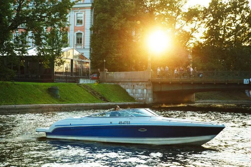Explore Saint Petersburg on a 8.5m Rental Motor Boat Formula Boats 260 SS