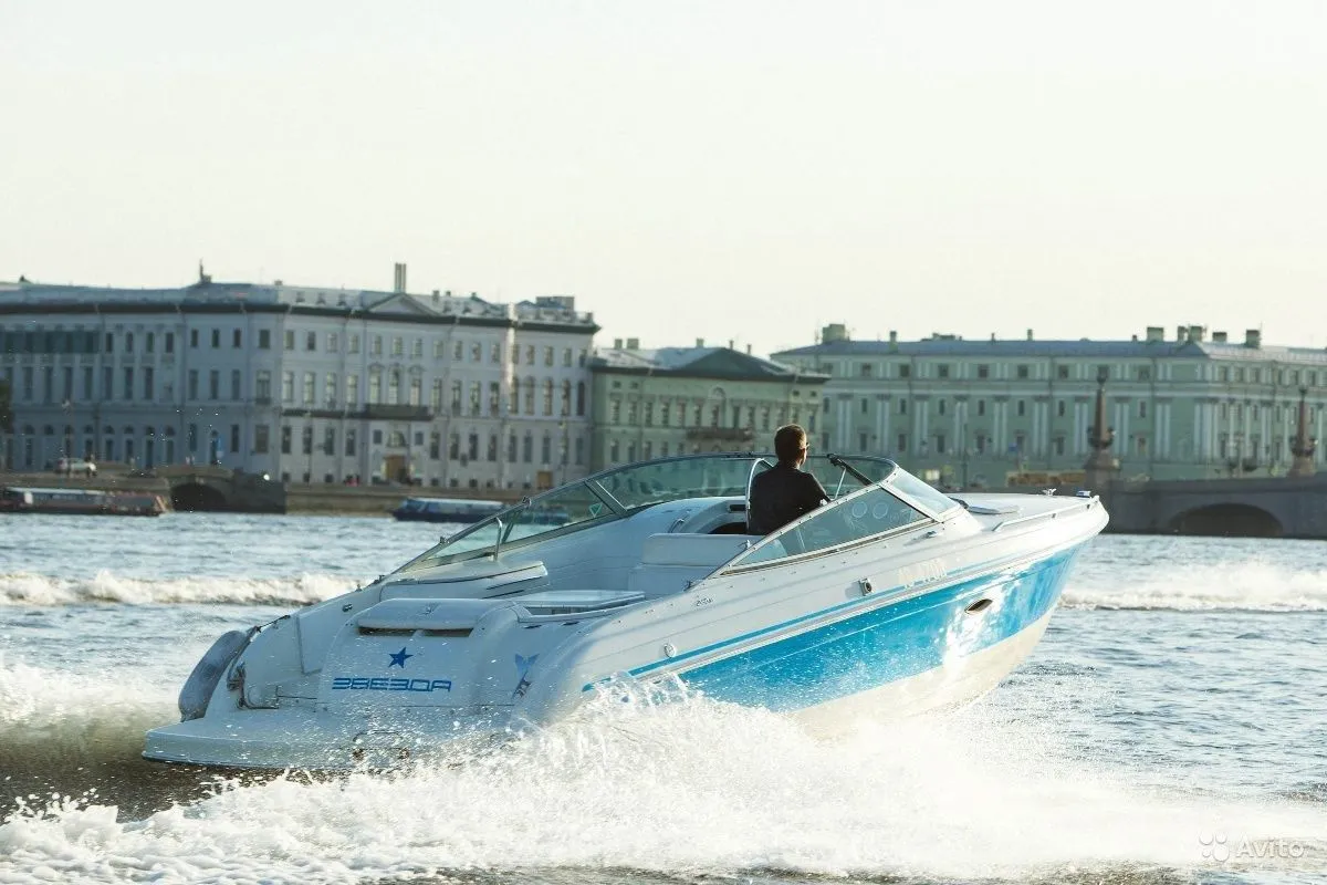 Explore Saint Petersburg on a 8.5m Rental Motor Boat Formula Boats 260 SS