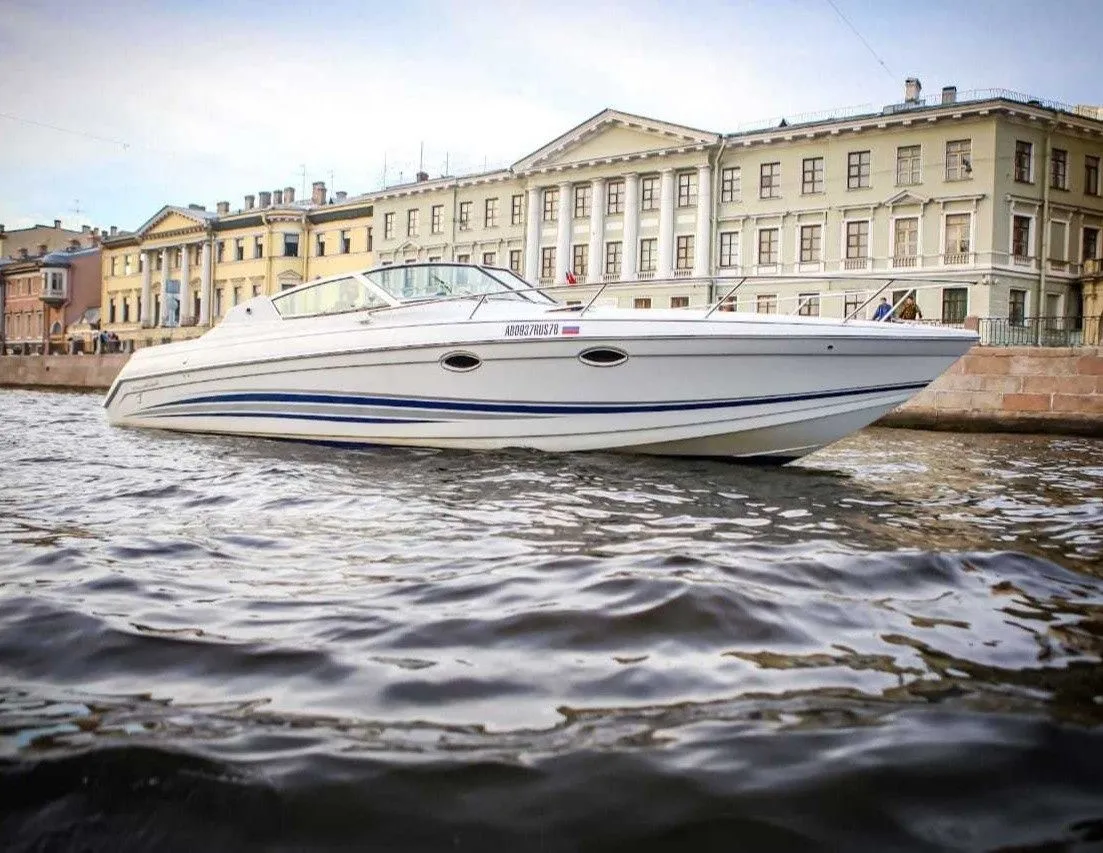 Boot - 10.8m Saint Petersburg Motor Yacht Hire