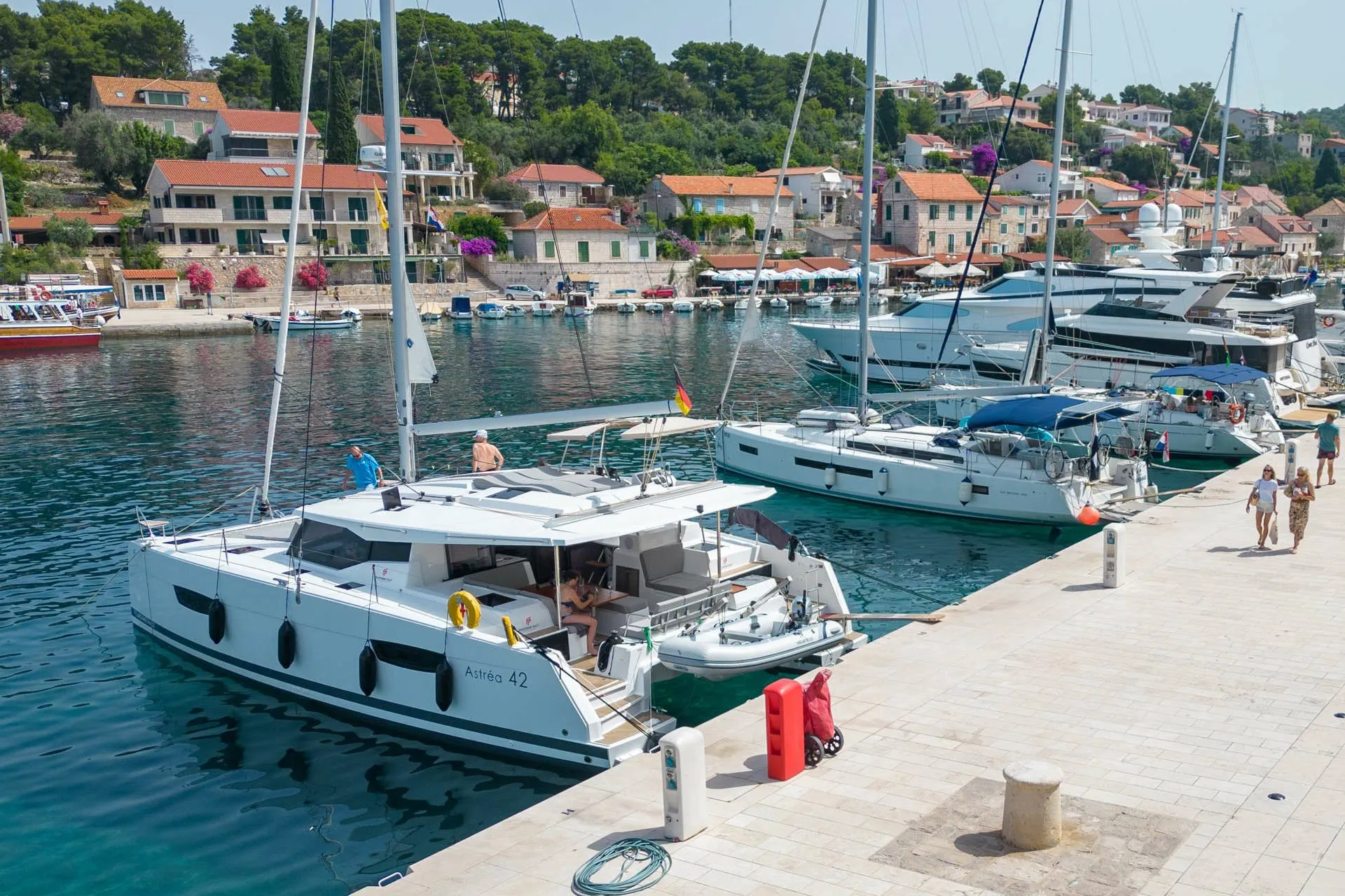 Лодка - Исследуйте Рогозница на арендованной катамаран Fountaine Pajot Astrea 42 длиной 12.58м