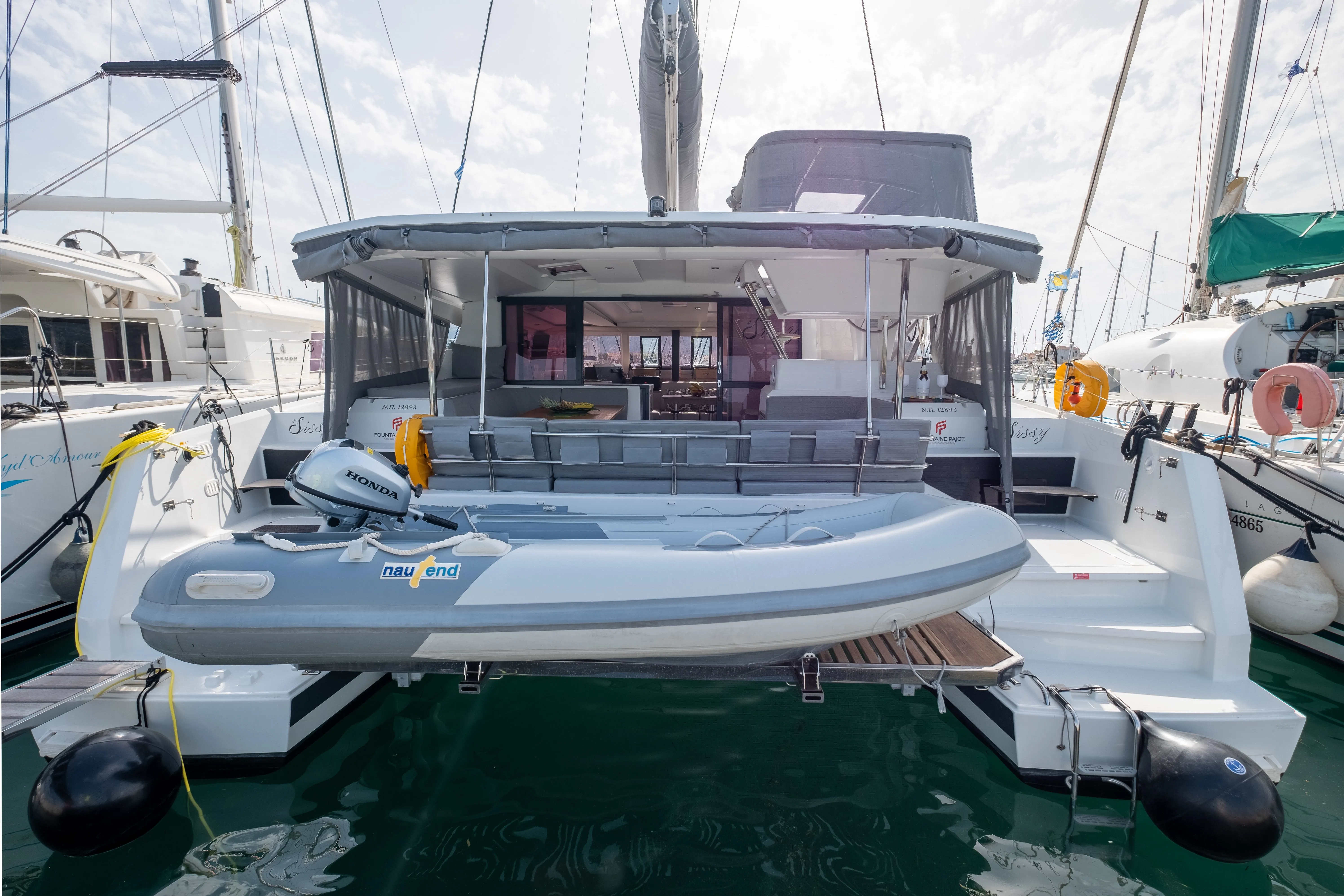 Sissy Charterboot - 3