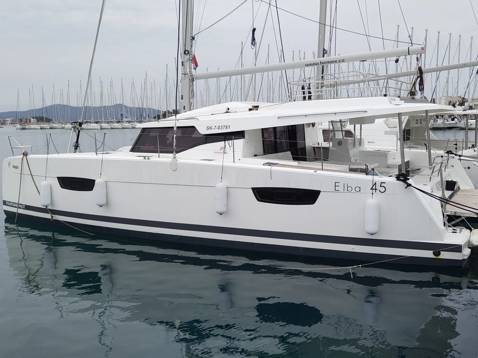 Angie Charterboot - 4