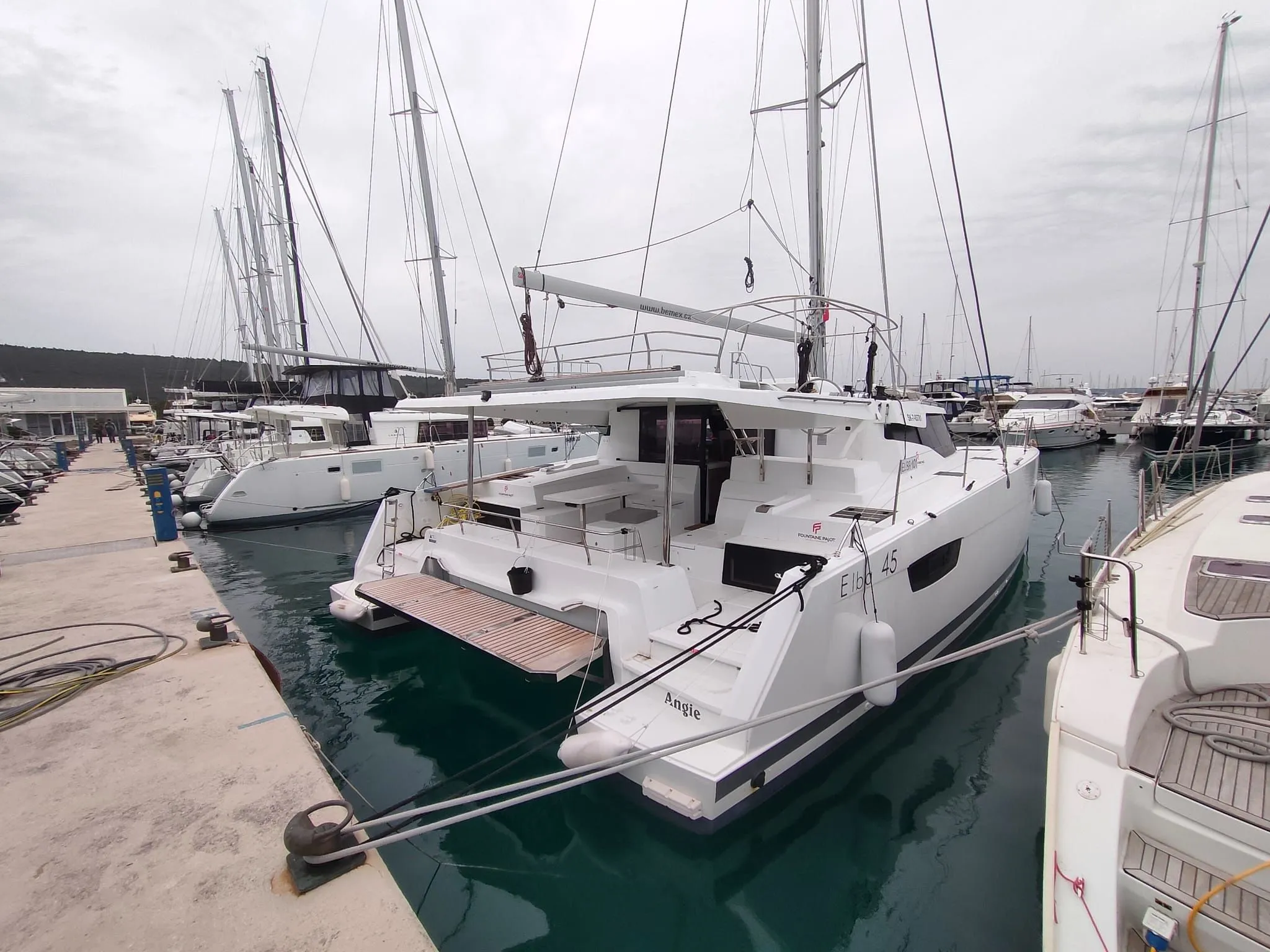 Angie Charterboot - 5